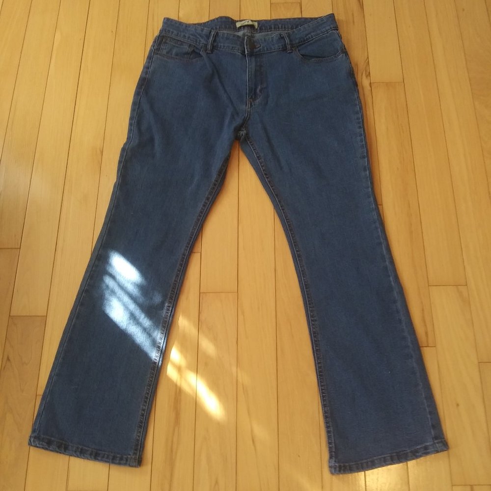 New Blue Mountain 5 pocket bootcut jeans size 14